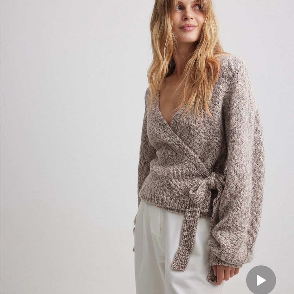 NA- KD Wrap Sweater Taupe